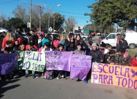 Abrazo solidario a las escuelas 515 y anexo 1515