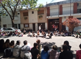 Sentada y asamblea en la Escuela Provincial de Danzas N° 5032 Nigelia Soria