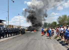 Inmediata solución al conflicto en Terminal Puerto Rosario. Basta de represión.