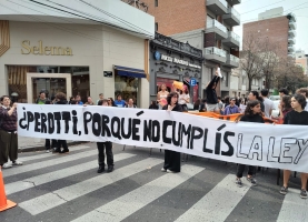 Abrazo solidario por la expropiación efectiva de la escuela Guido y Spano